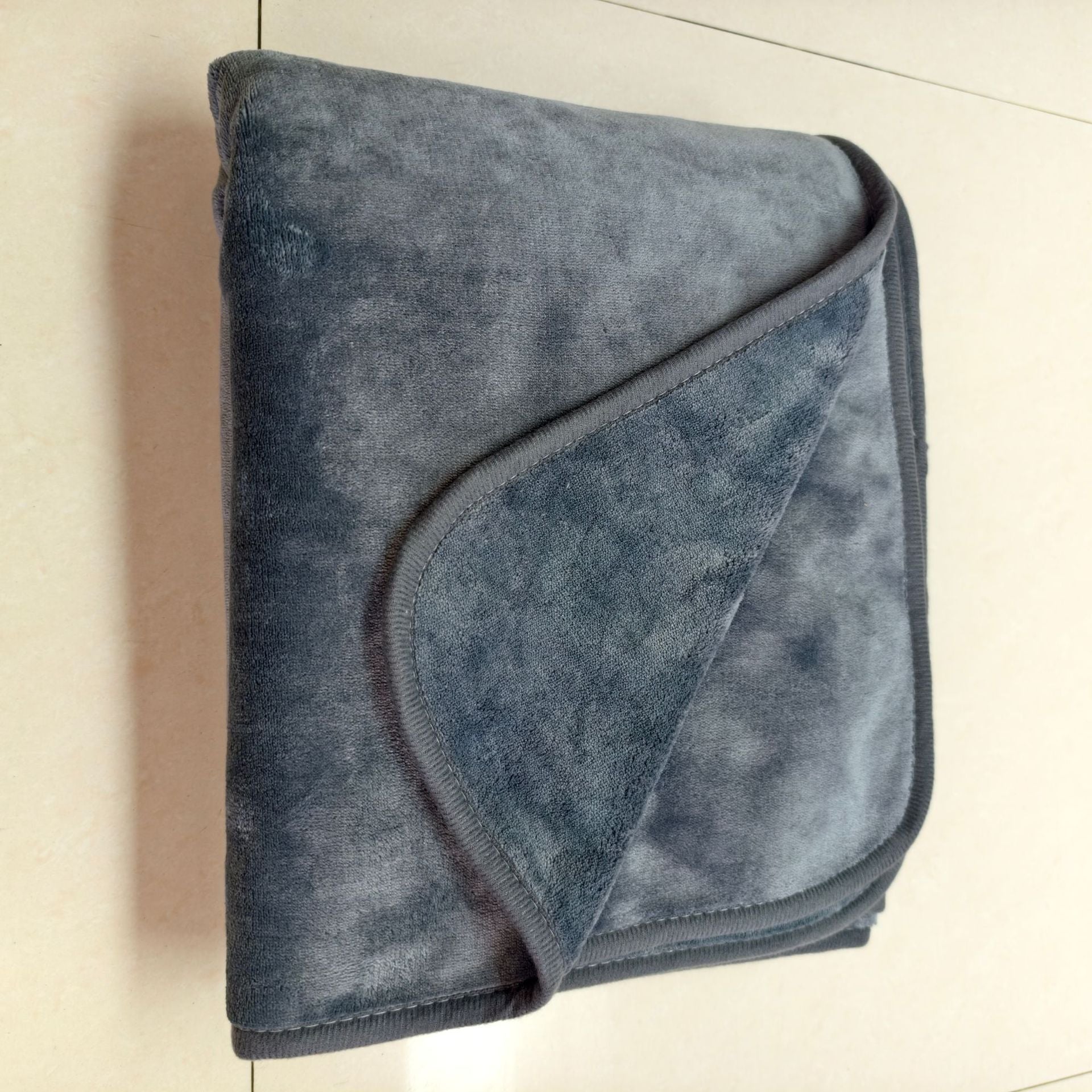 Double-sided Flannel Blanket Pet Blanket Couple Waterproof Supplies