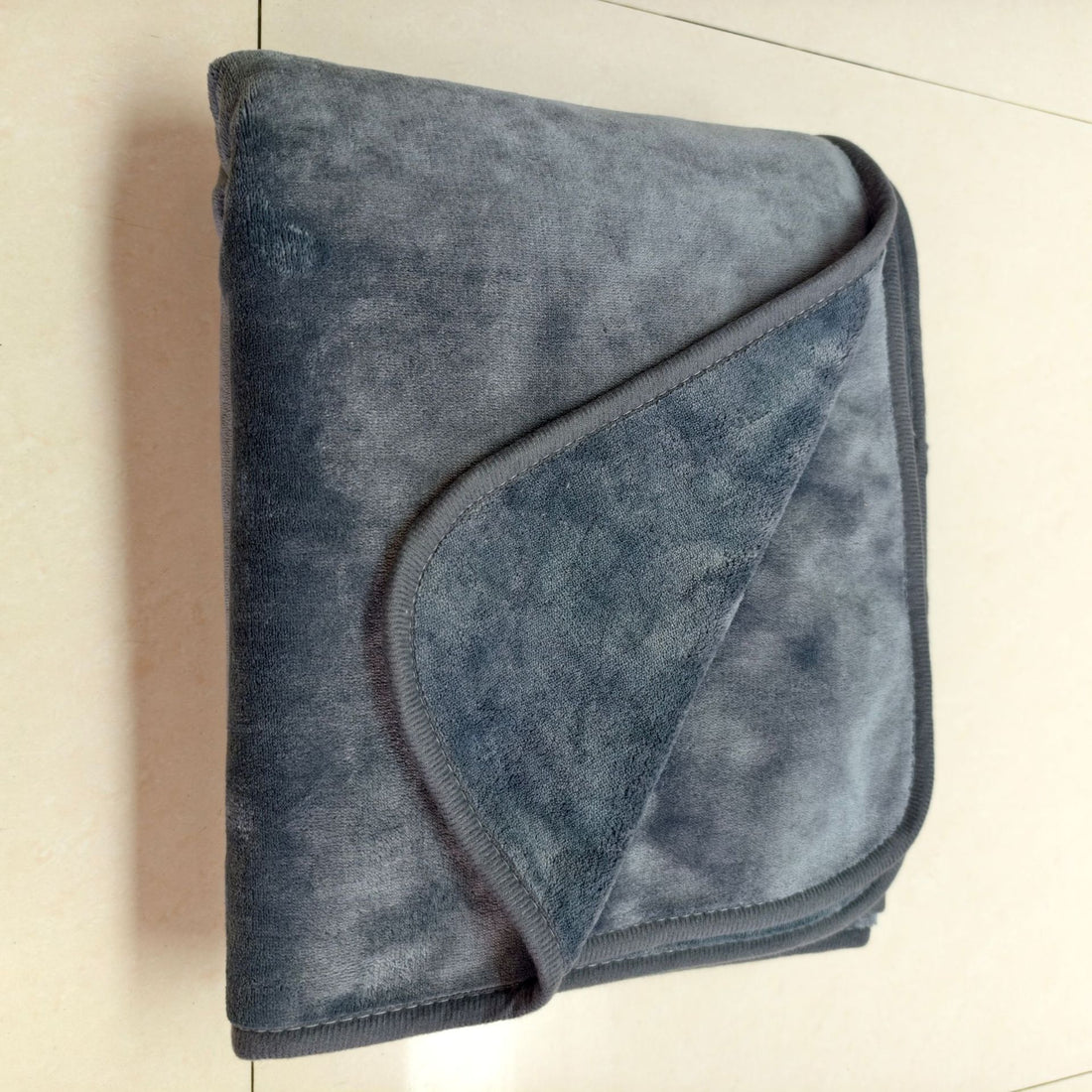 Double-sided Flannel Blanket Pet Blanket Couple Waterproof Supplies